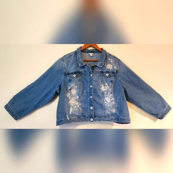 WOMEN'S PLUS SIZE 26/28W - EST.1946 - DISTRESSED DENIM JACKET - Picture 1 of 16
